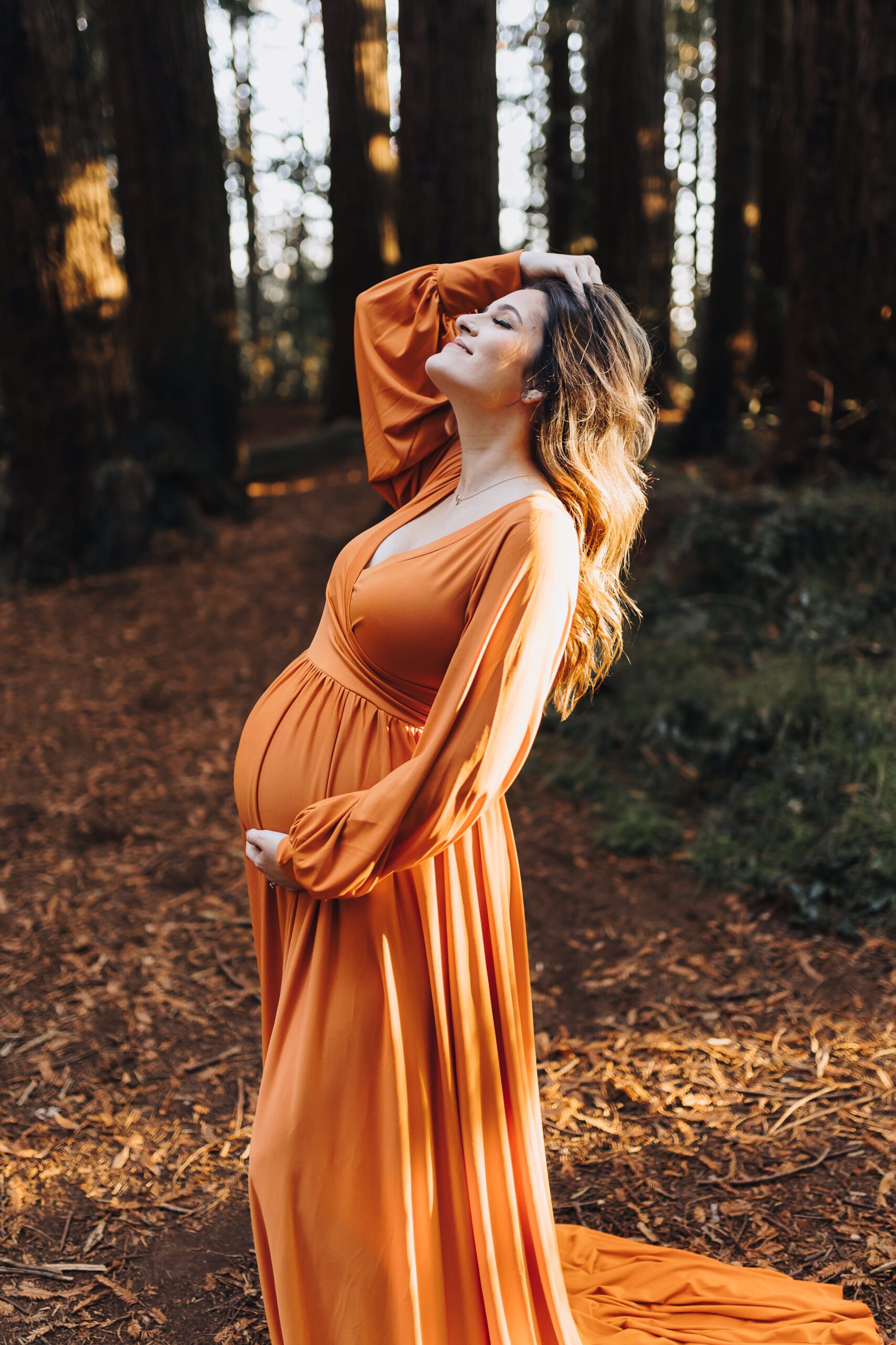 What to Wear for your Maternity Photos in the Oakland Redwoods